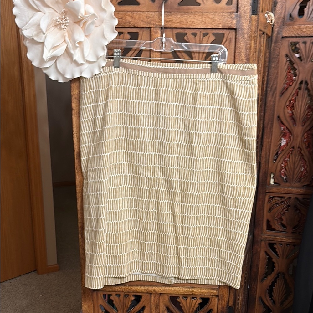 Boden Elegant Tan Patterned Skirt size 16L